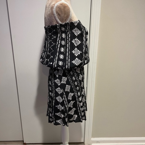 🤍🖤Vici Aztec strapless mini dress - L 🖤🤍 - Picture 2 of 9